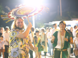 傘がつなぐ友の輪